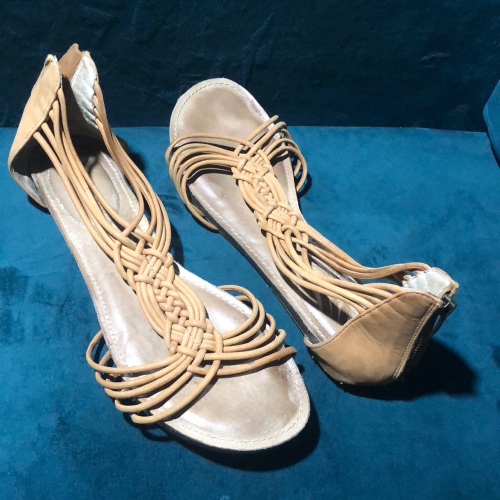 Women’s strap flat sandals size 9